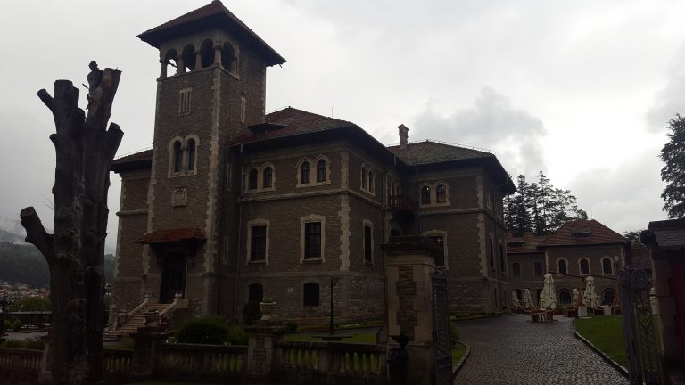 Vizită la Castelul Cantacuzino – un secol de istorie în Bușteni!