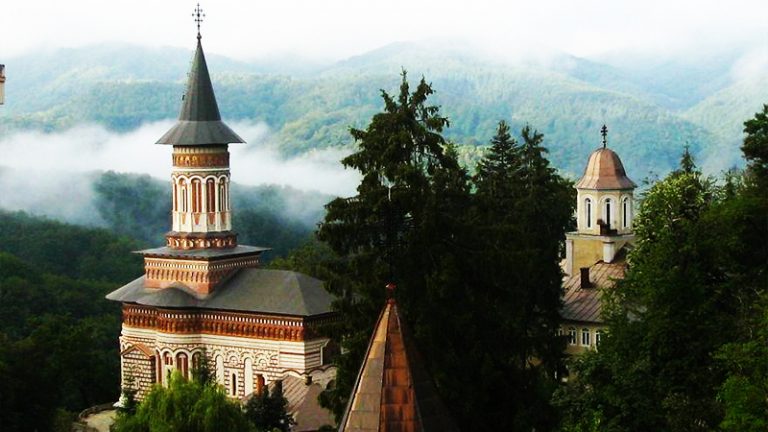 Mănăstirea Rohia – Athosul românesc din Țara Lăpușului