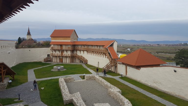 Cetatea Feldioara – Prima fortificație a Cavalerilor Teutoni | Ghid complet 2026