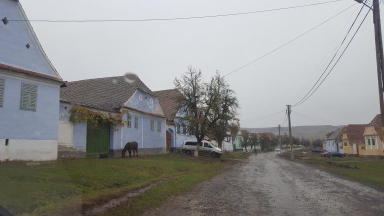 OFICIAL – Mașinile vor fi interzise în satul Viscri, începând cu 15 mai