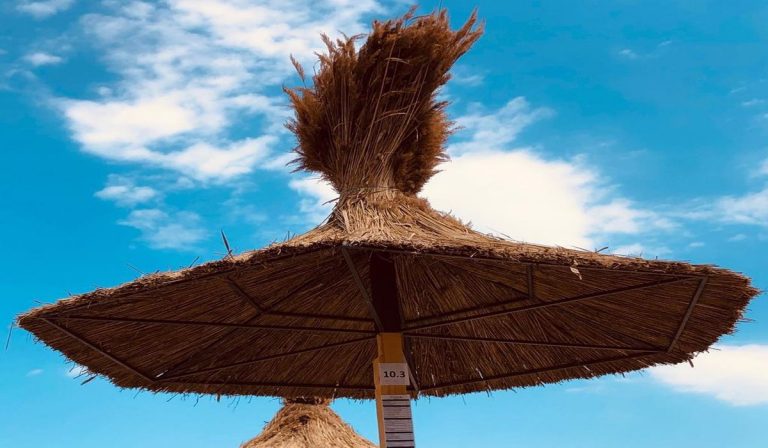 Pe PLAJĂ la NĂVODARI, în plină PANDEMIE!