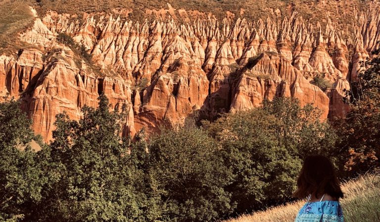 Râpa Roșie – copie a Marelui Canion în România?