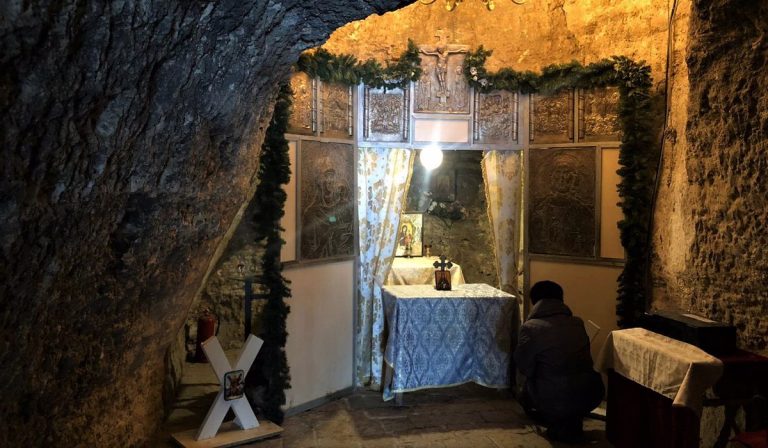 Mănăstirea și Peștera Sfântului Andrei – locul unde a început creștinismul pe pământ românesc