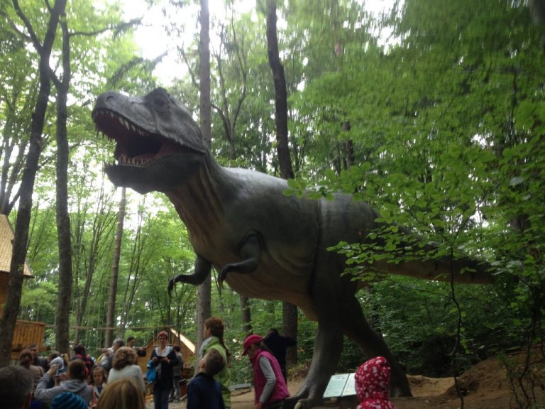 Dino Parc Râșnov – cel mai mare parc cu dinozauri din Sud-Estul Europei