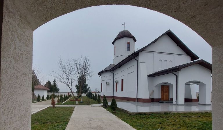 Mănăstirea Hagieni – Pustiu, prin ciulinii Bărăganului