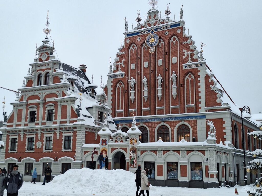 casa capurilor negre riga