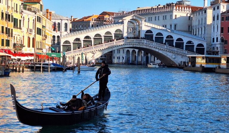 Veneția – Cel mai romantic oraș din lume, transformat în parc tematic?