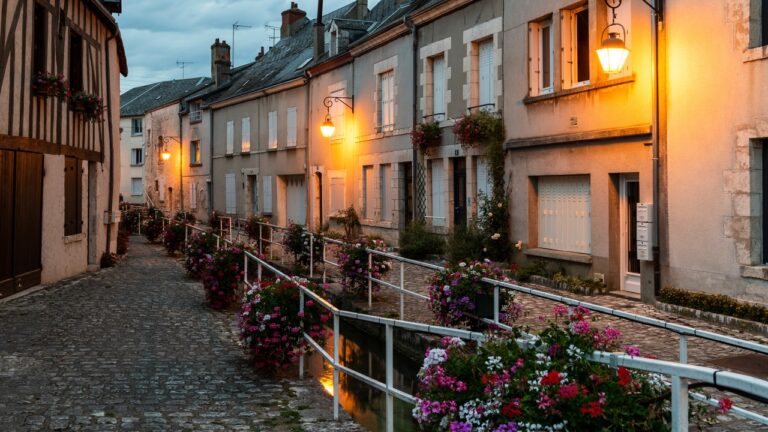 Beaugency: Plimbare prin ploaie pentru un strop de magie medievală pe Malul Loarei