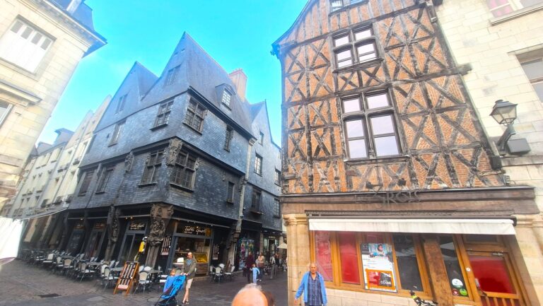 Tours – capitala Touraine, între catedrale și case cu schelet de lemn