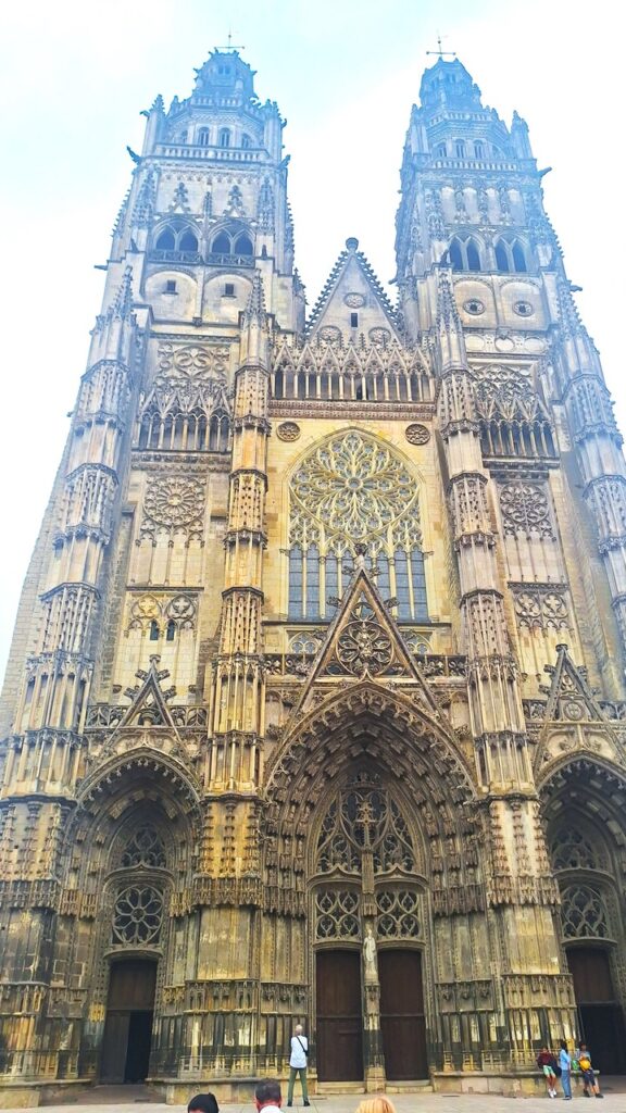 Catedrala Saint-Gatien tours