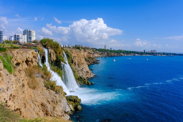 Ghid Antalya 2026 | Side, Alanya, Kemer, Belek, Lara – Cum Alegi Stațiunea Perfectă