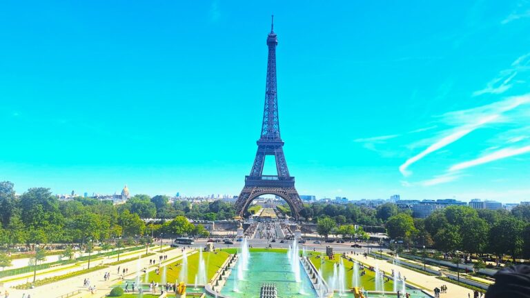 Paris la un an distanță – Orașul Luminilor văzut altfel, cu ghid român