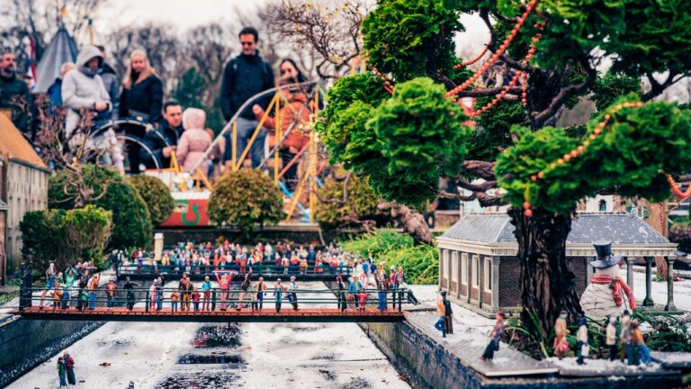 Madurodam — Olanda în miniatură, parcul care le cucerește pe rând și pe copii, și pe părinți