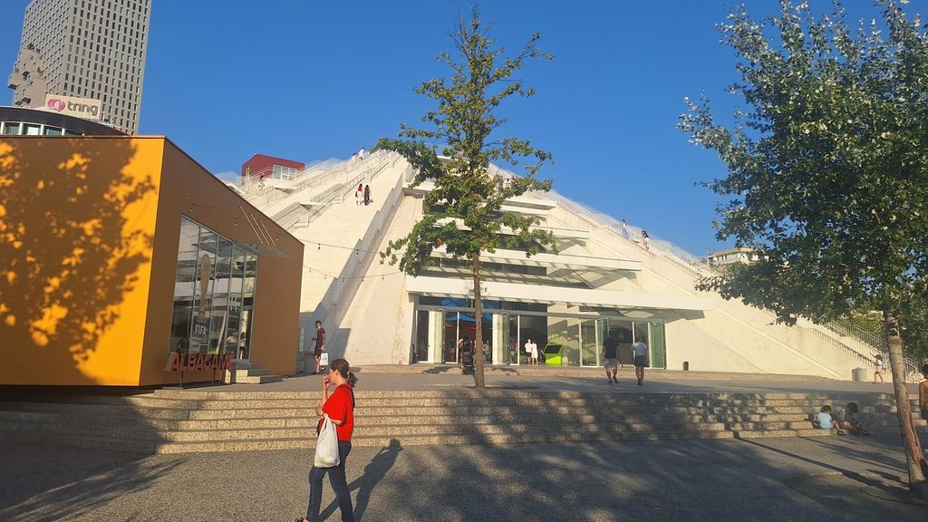 piramida tirana albaina